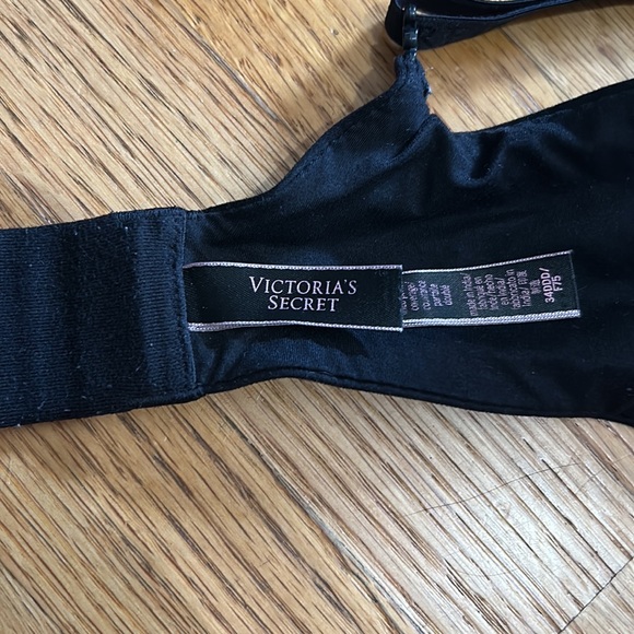 Black padded bra.  Straps can go racer back or normal vertical straps - Picture 3 of 3